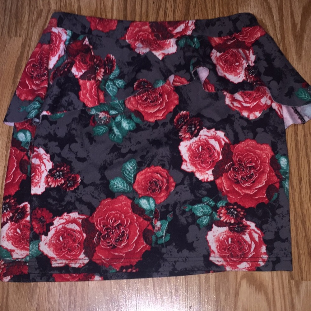 Rose patterned pencil skirt